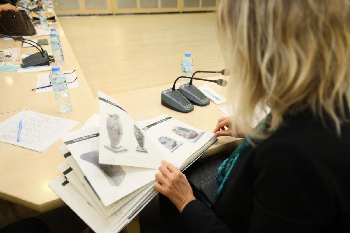 Alanya Belediyesi, ilçede yapılan heykelleri kitaplaştırdı