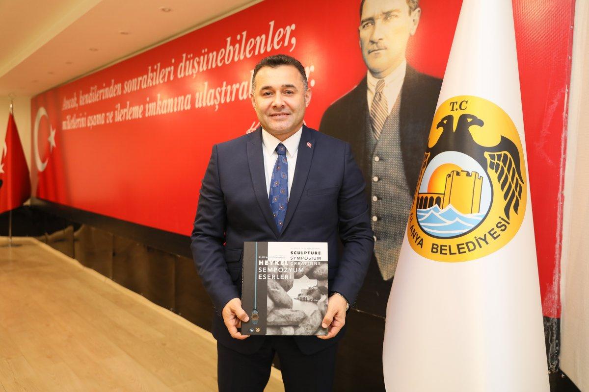 Alanya Belediyesi, ilçede yapılan heykelleri kitaplaştırdı