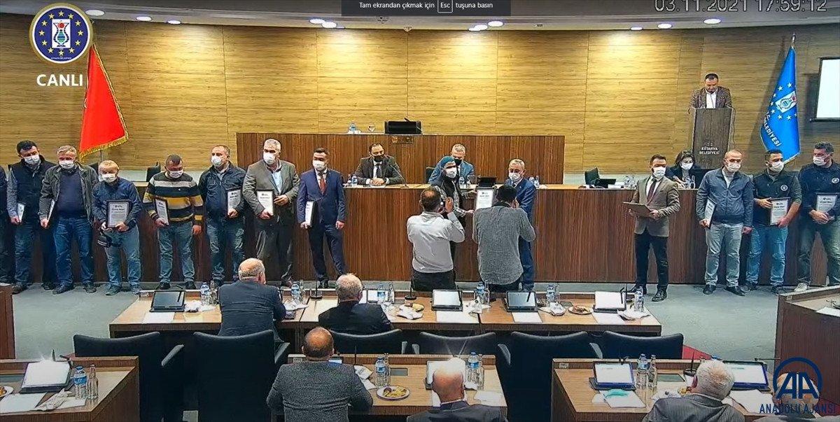 Kütahya'da CHP'liden takdir belgesi alan işçiye: Takkeni çıkar