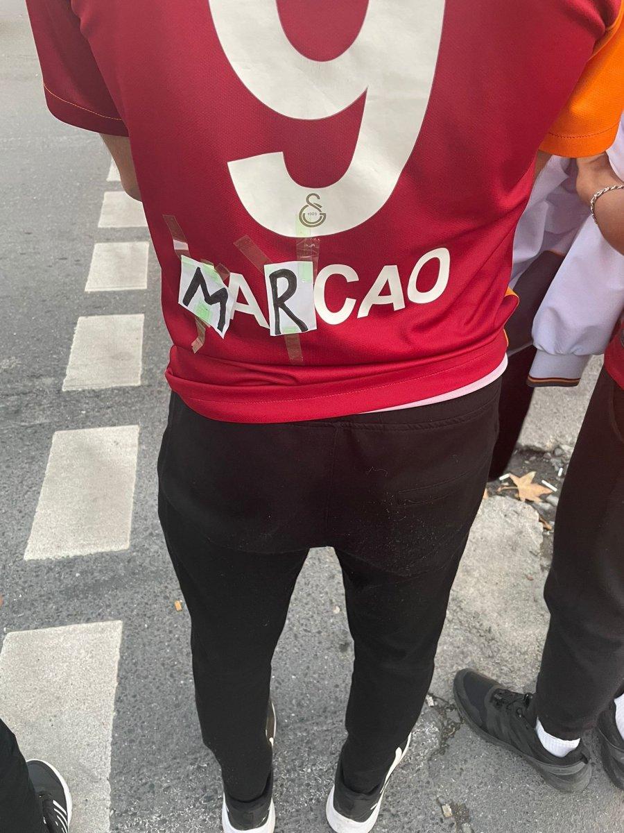 Galatasaraylı taraftarın Marcao'lu çözümü güldürdü