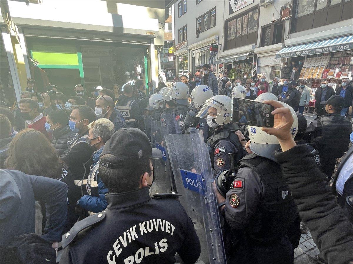 Tunceli'de izinsiz basın açıklaması yapmak isteyen HDP'liler polisle tartıştı