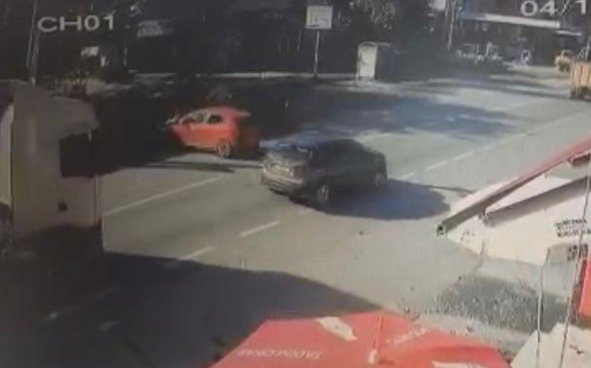 Sakarya'da otomobille cipin kafa kafaya çarpışması kamerada