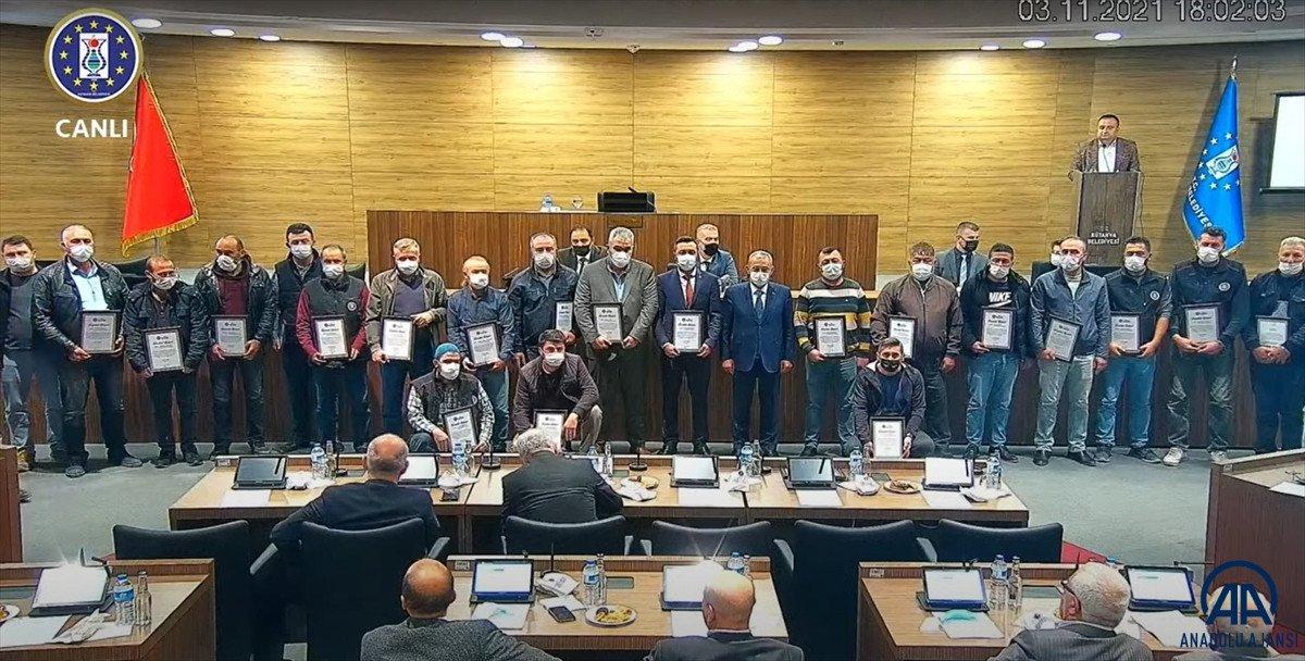 Kütahya'da CHP'liden takdir belgesi alan işçiye: Takkeni çıkar