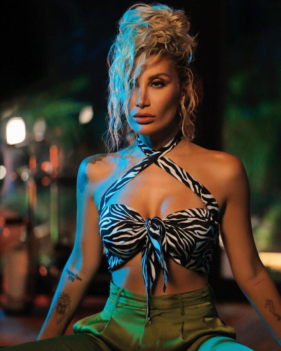 İrem Derici'den takipçisine küfürlü yanıt