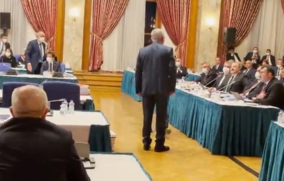 CHP'liler Teknoloji Bakanı Mustafa Varank'ın üzerine yürüdü