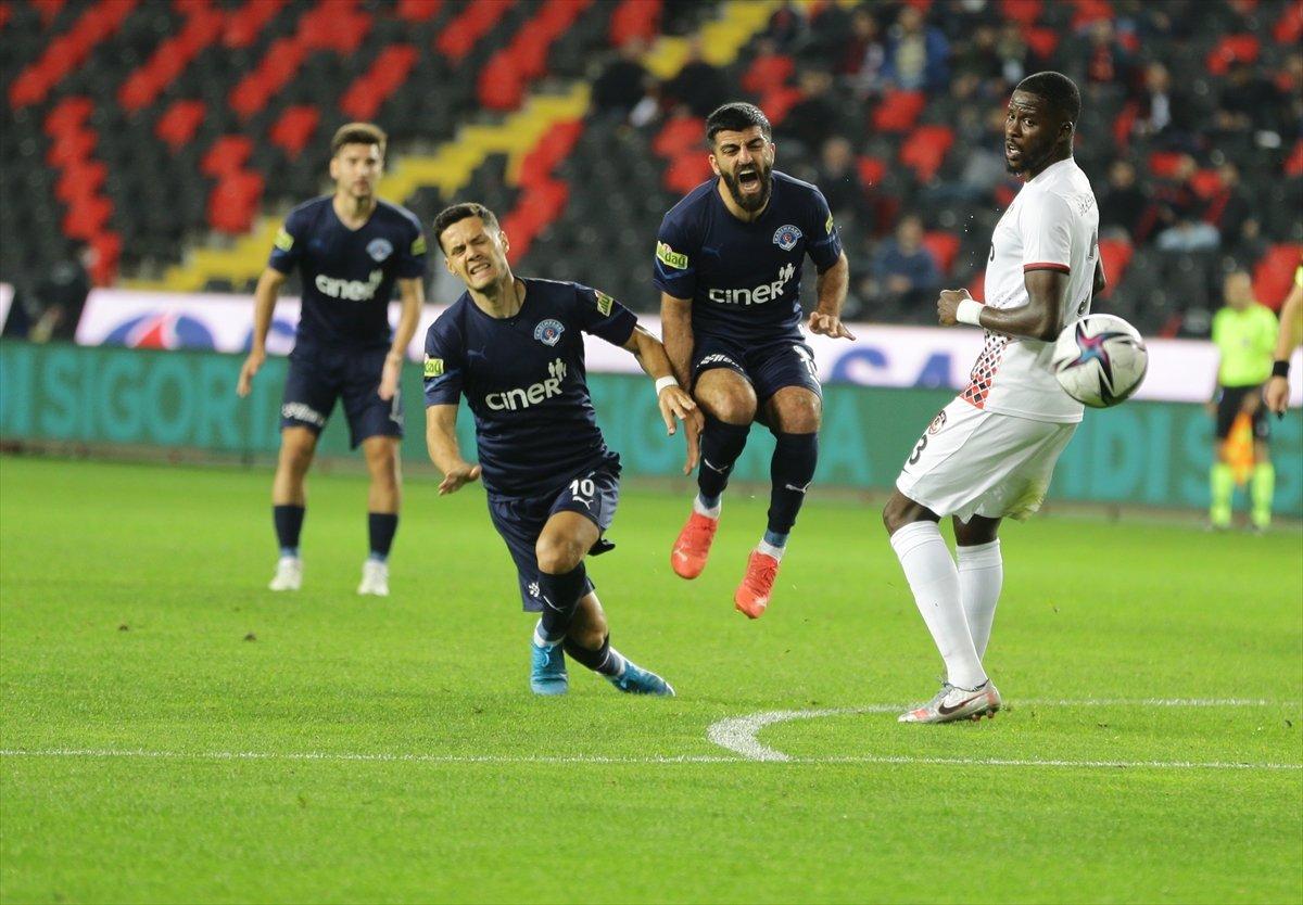 Halis Özkahya Gaziantep FK, Kasımpaşa maçına aldığı kararla damga vurdu