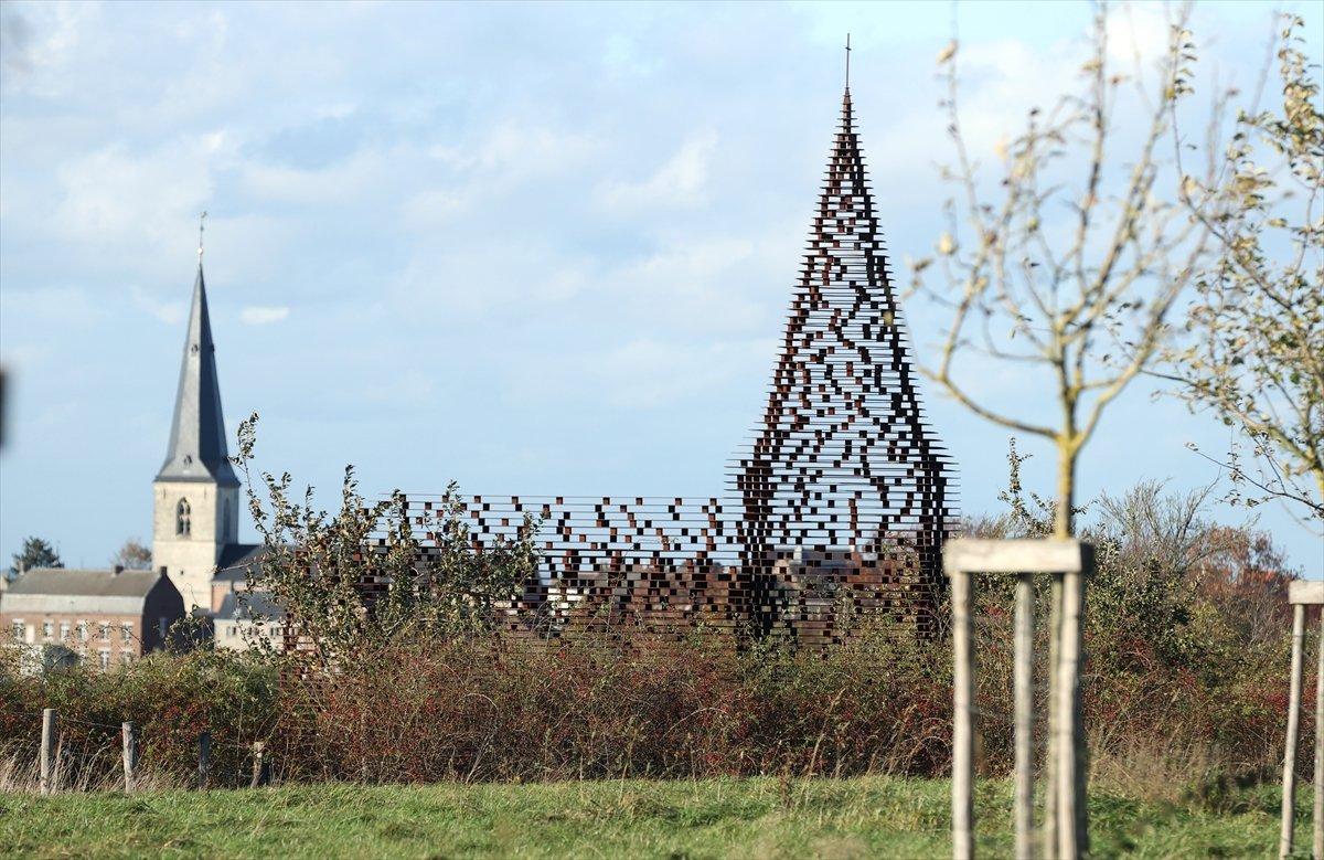 Belçika'nın 'Şeffaf' Looz kilisesi