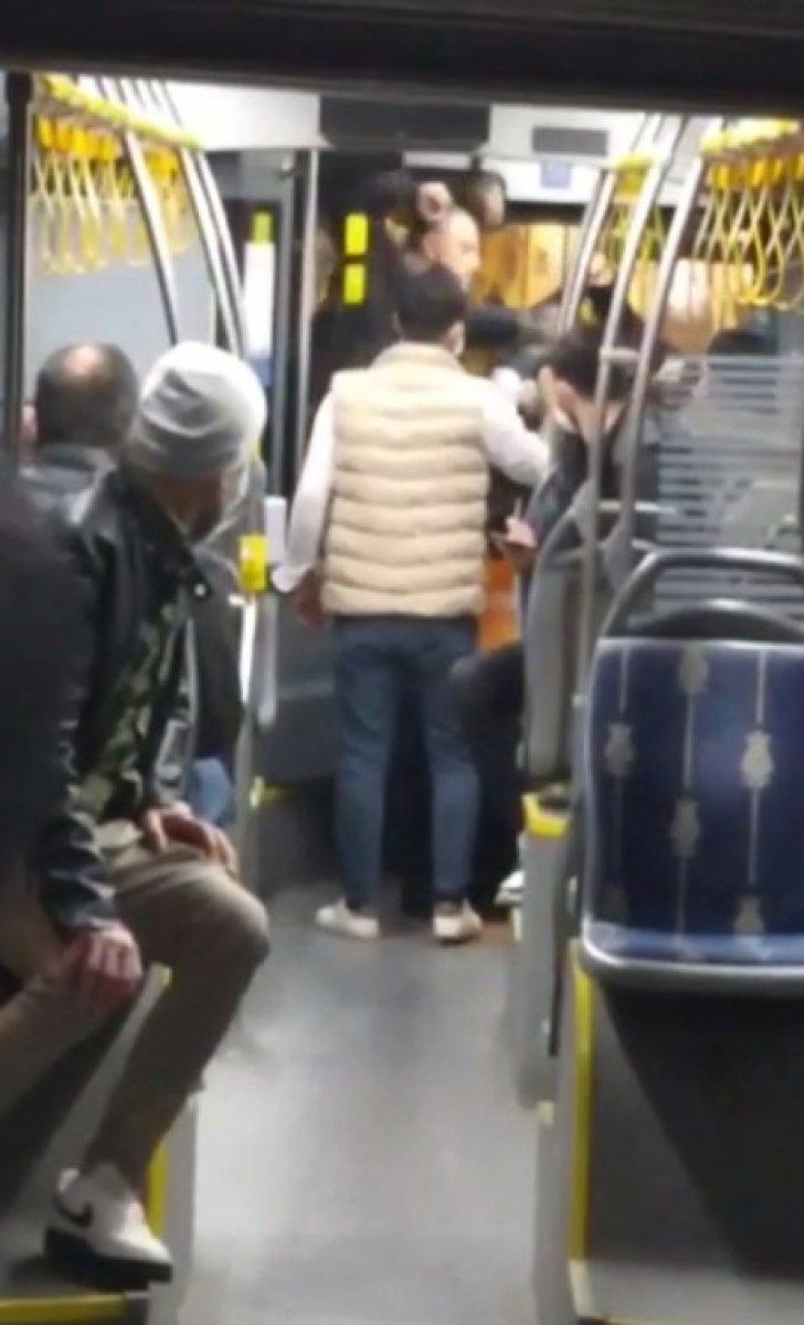 İETT şoförü, araçtan indirmek istediği yolcuya saldırdı