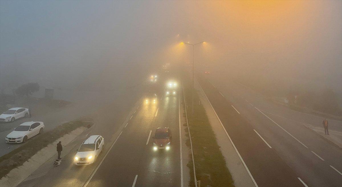 İstanbul yoğun sis altında: Trafik durma noktasına geldi