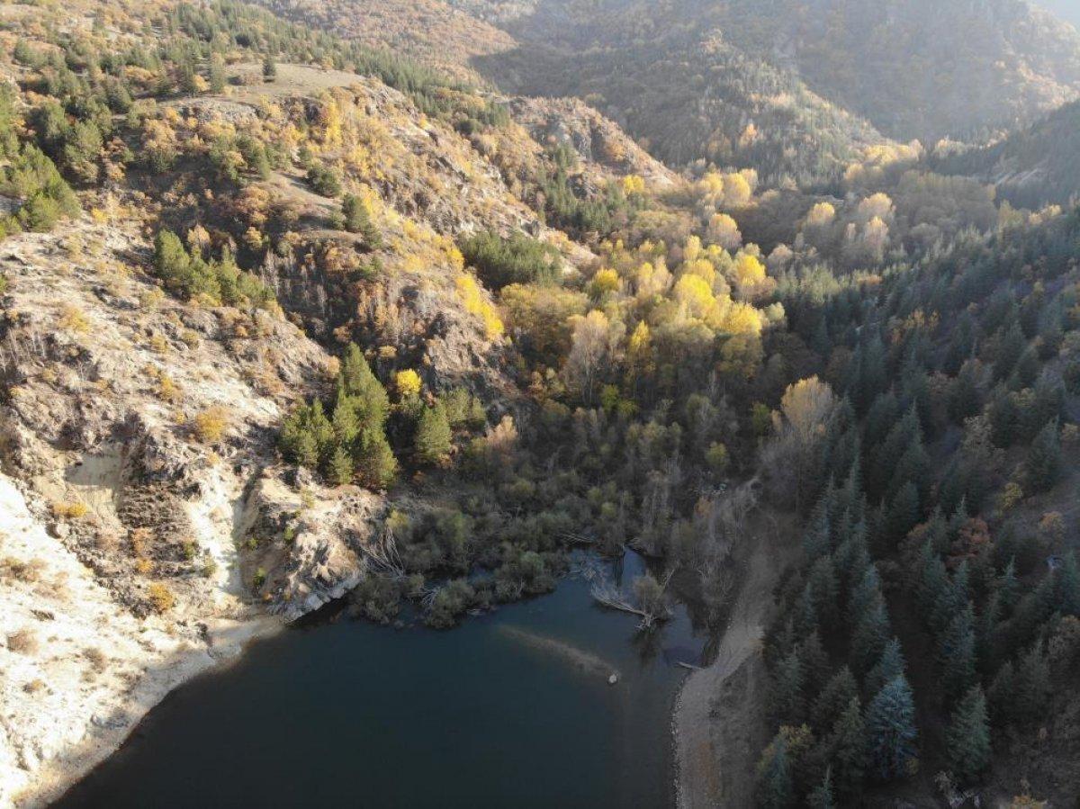 Afyonkarahisar Erkmen Tabiat Parkı’nda sonbahar güzelliği
