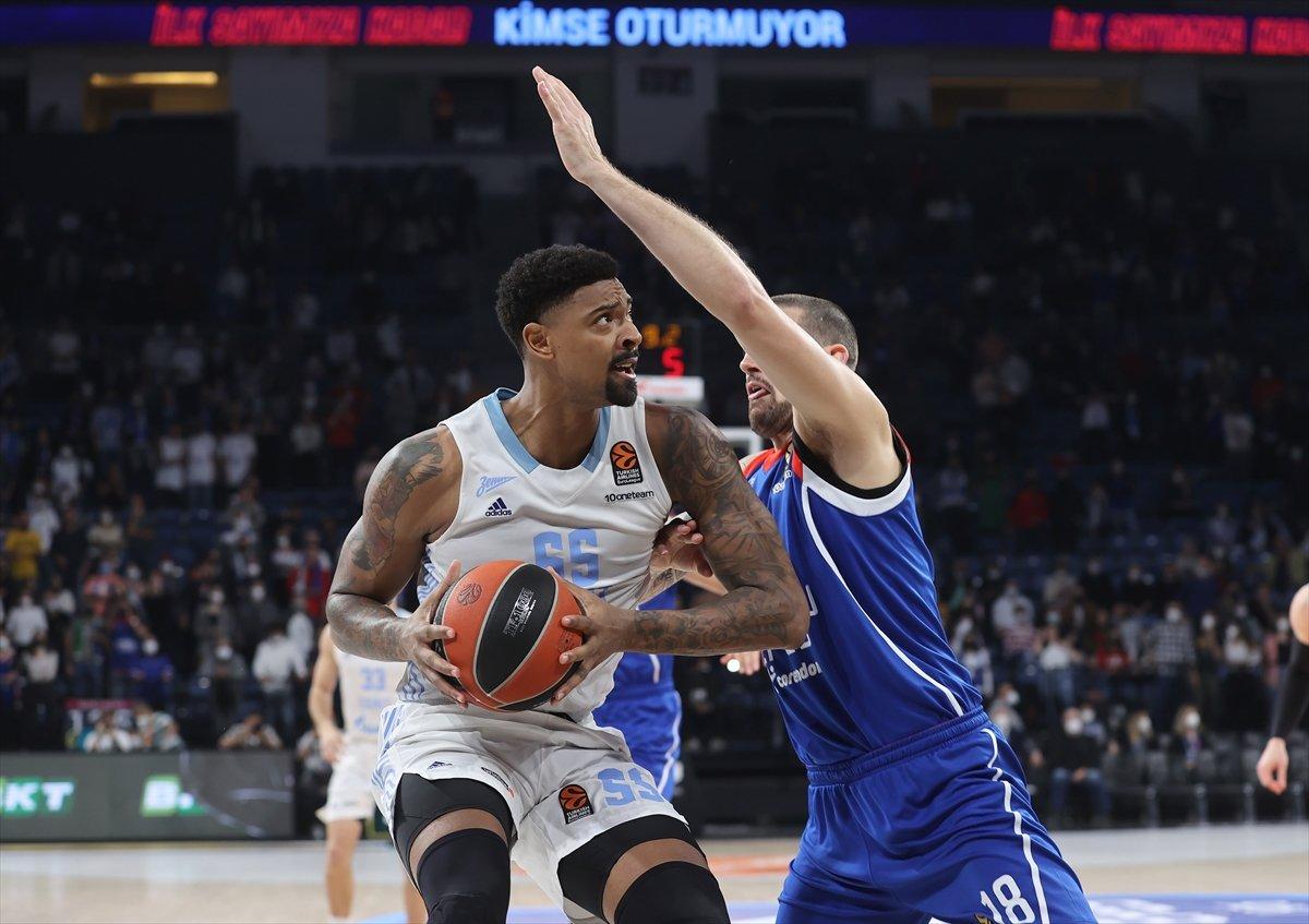 Anadolu Efes sahasında Zenit'e 90-79 yenildi