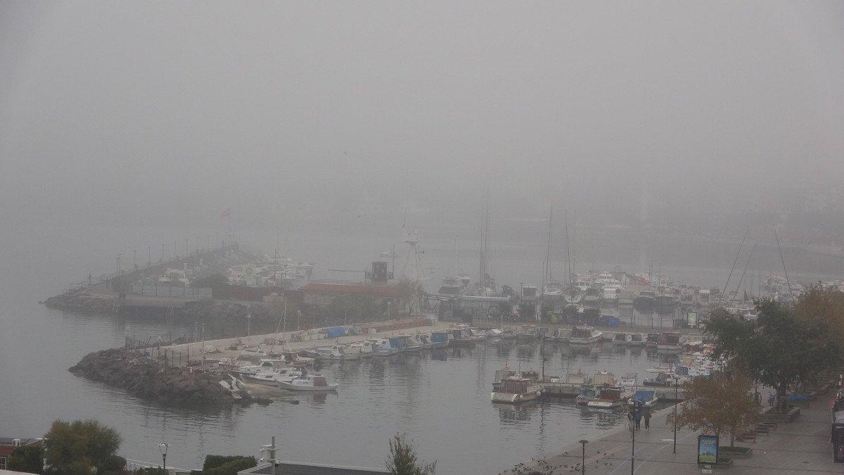 Çanakkale Boğazı, sis nedeniyle transit gemi geçişlerine kapatıldı