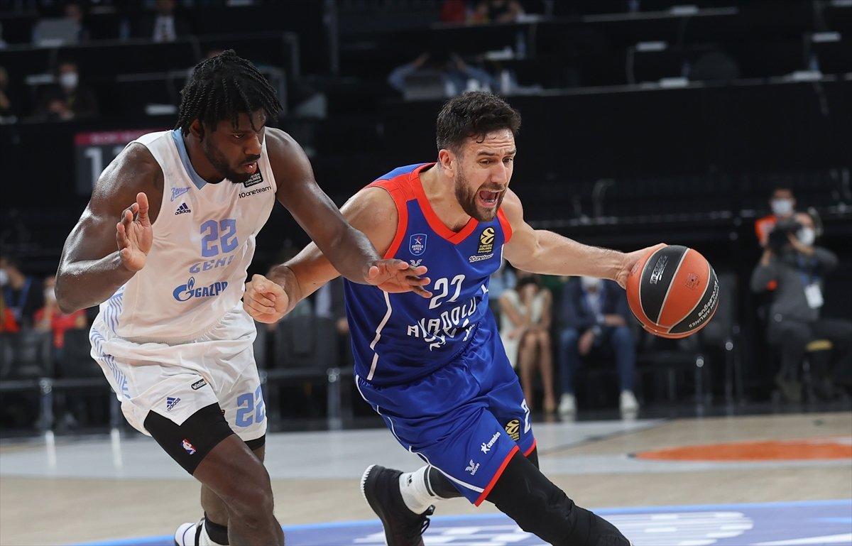 Anadolu Efes sahasında Zenit'e 90-79 yenildi