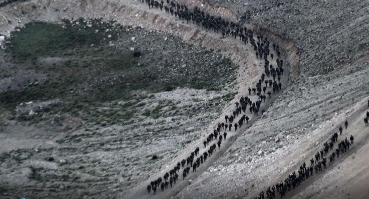 Komandolar şehitler anısına Davraz Dağı'na tırmandı
