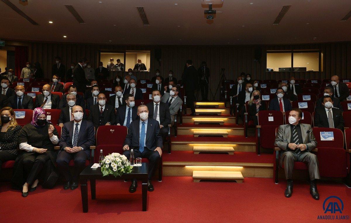 Cumhurbaşkanı Erdoğan, Palet Türk Müziği İlkokulu'nda çocuklarla şarkı söyledi