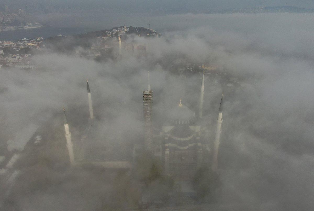 Tarihi yarımadada masalsı sis görüntüleri