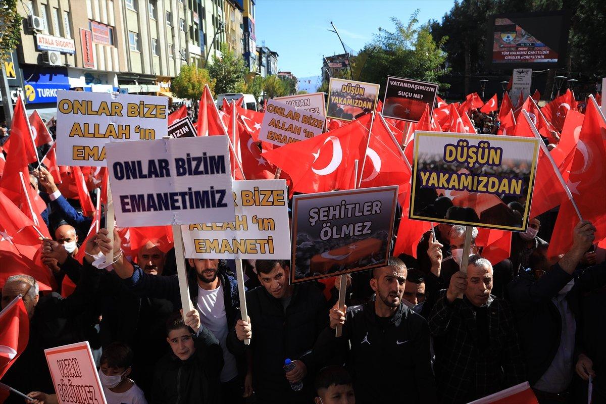 Şehit yakınları İyi Partili Lütfü Türkkan'ı protesto etti