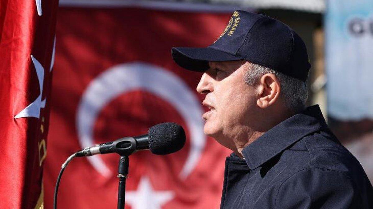Hulusi Akar: Şehit ailelerimize her şekilde saygılı davranmak boynumuzun borcudur