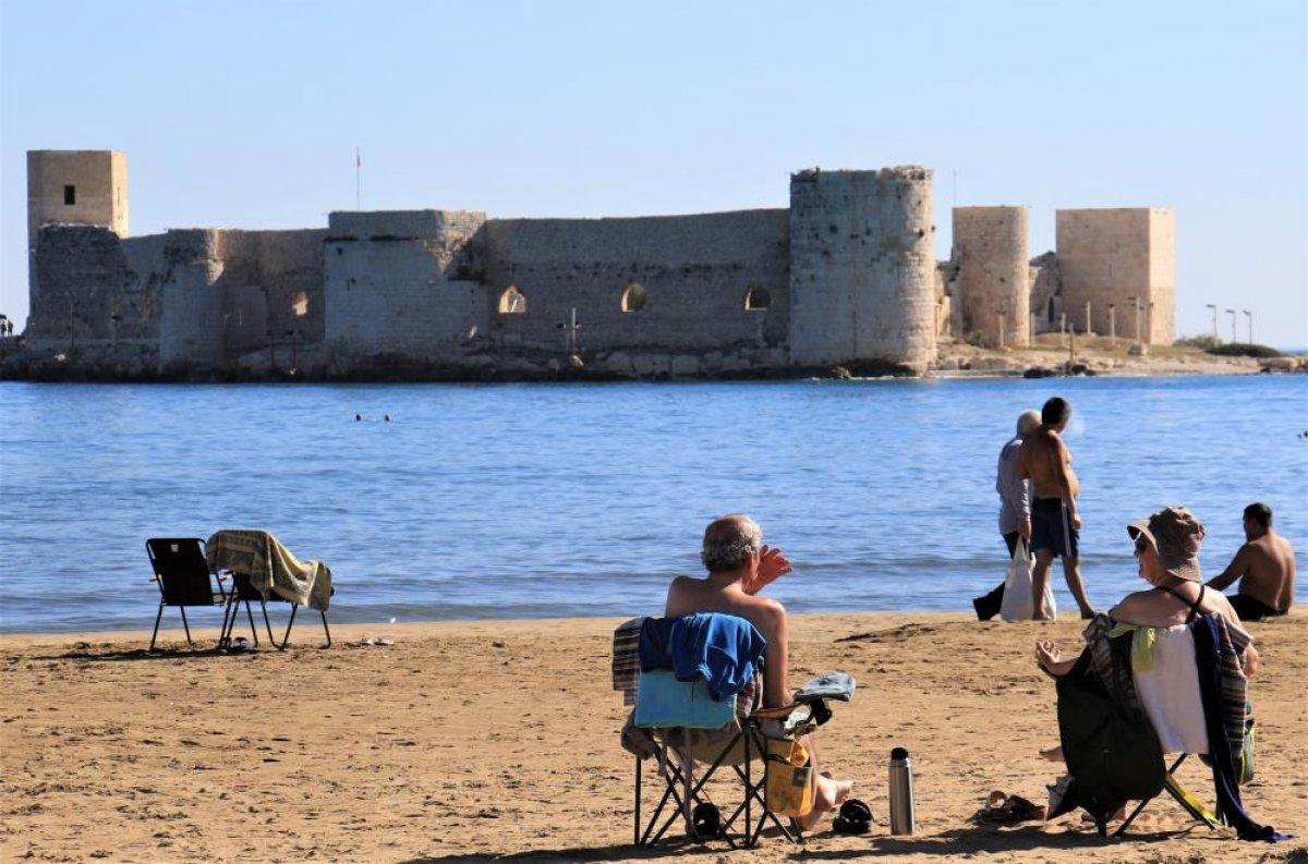 Mersinliler kasım ayında denizin keyfini çıkardı