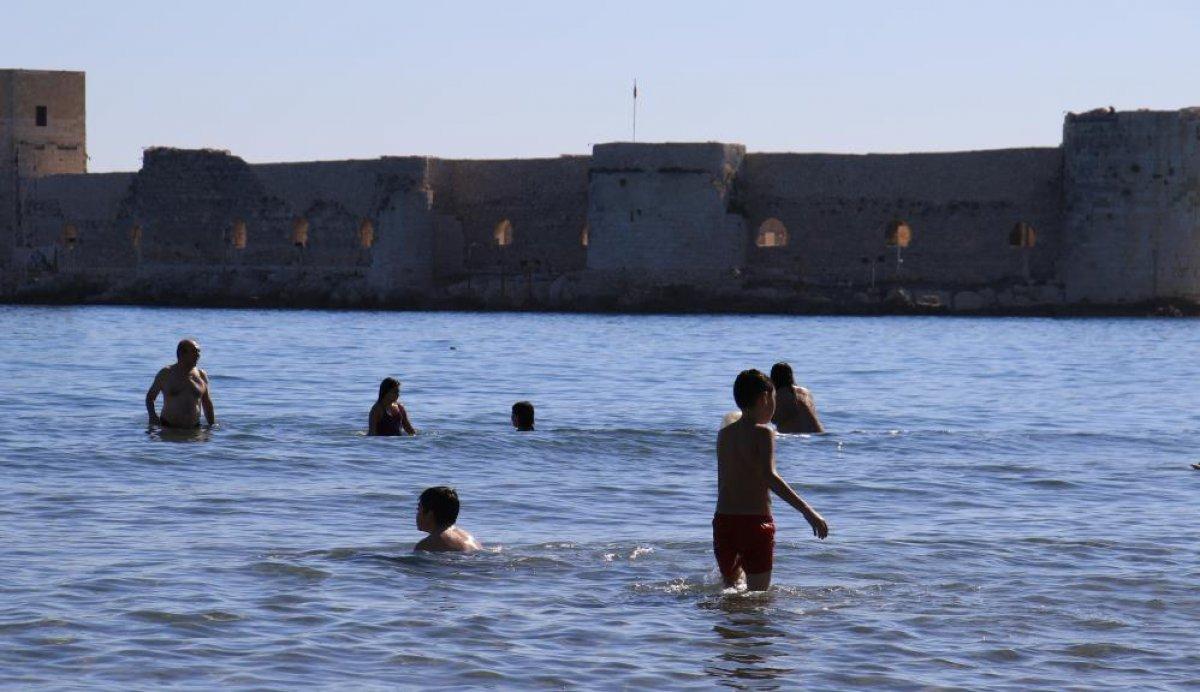 Mersinliler kasım ayında denizin keyfini çıkardı