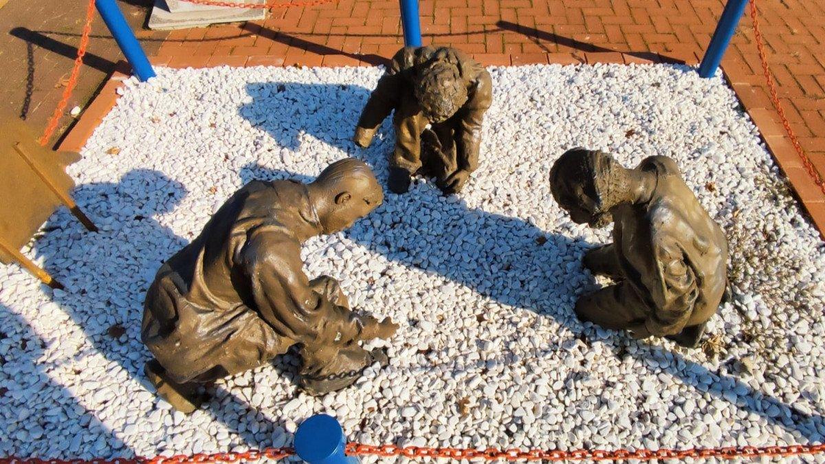 Karabük Üniversitesi Rektörü Refik Polat'tan 'uzuneşek heykeli' açıklaması