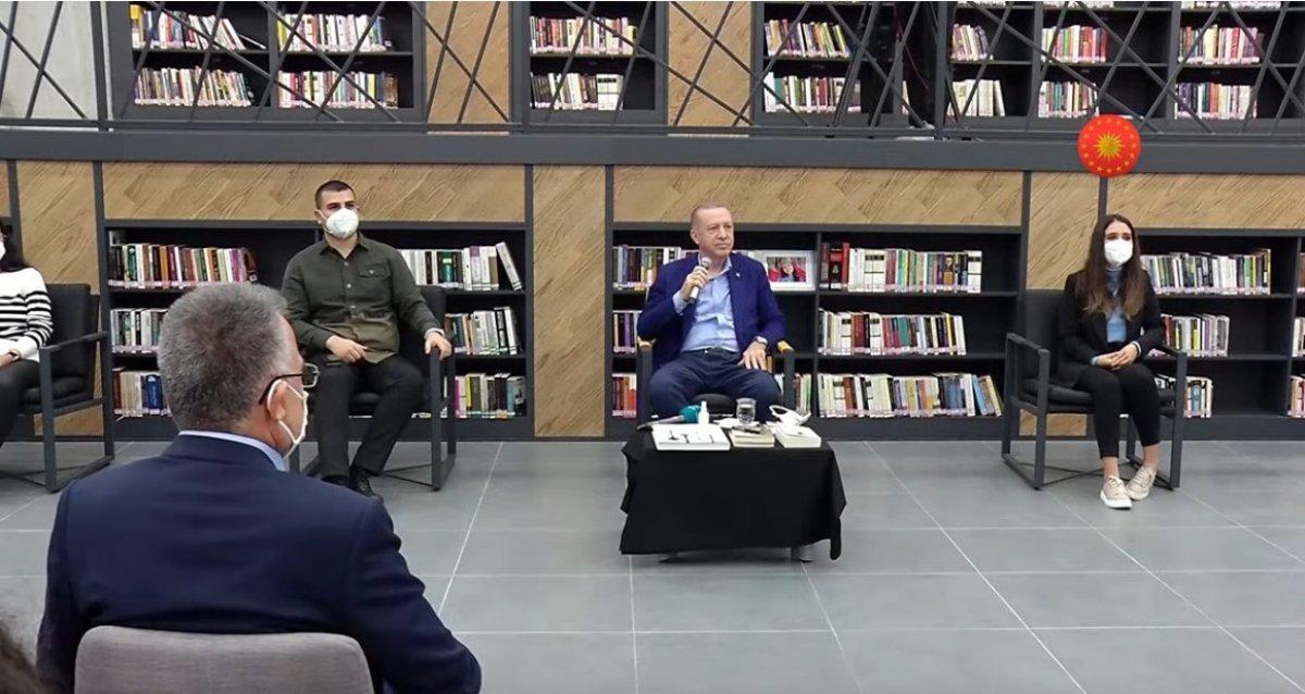 Batman'da genç kız öğrenci, Cumhurbaşkanı Erdoğan'a Kürtçe 'hoşgeldiniz' dedi