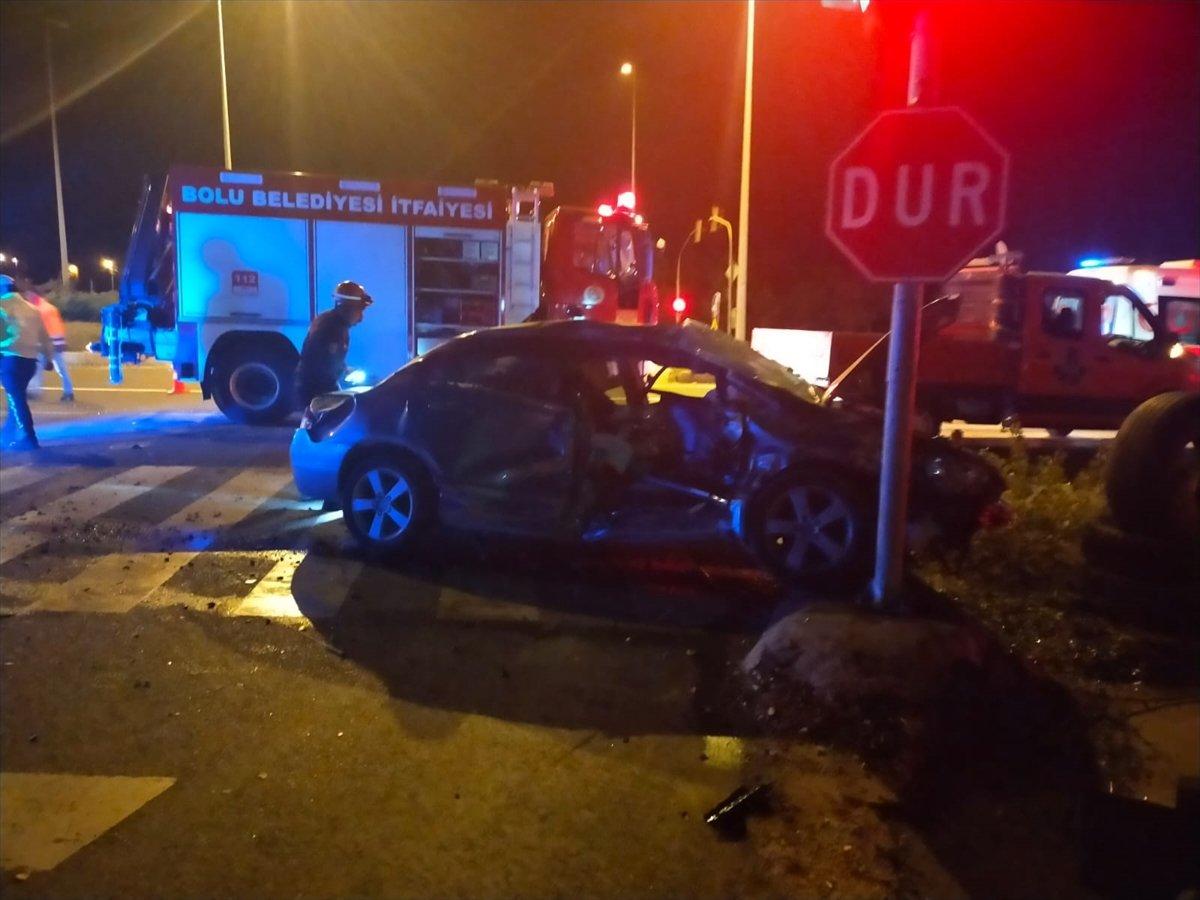Bolu'da kazazedeyi hastaneye götüren ambulans kaza yaptı: 5 yaralı