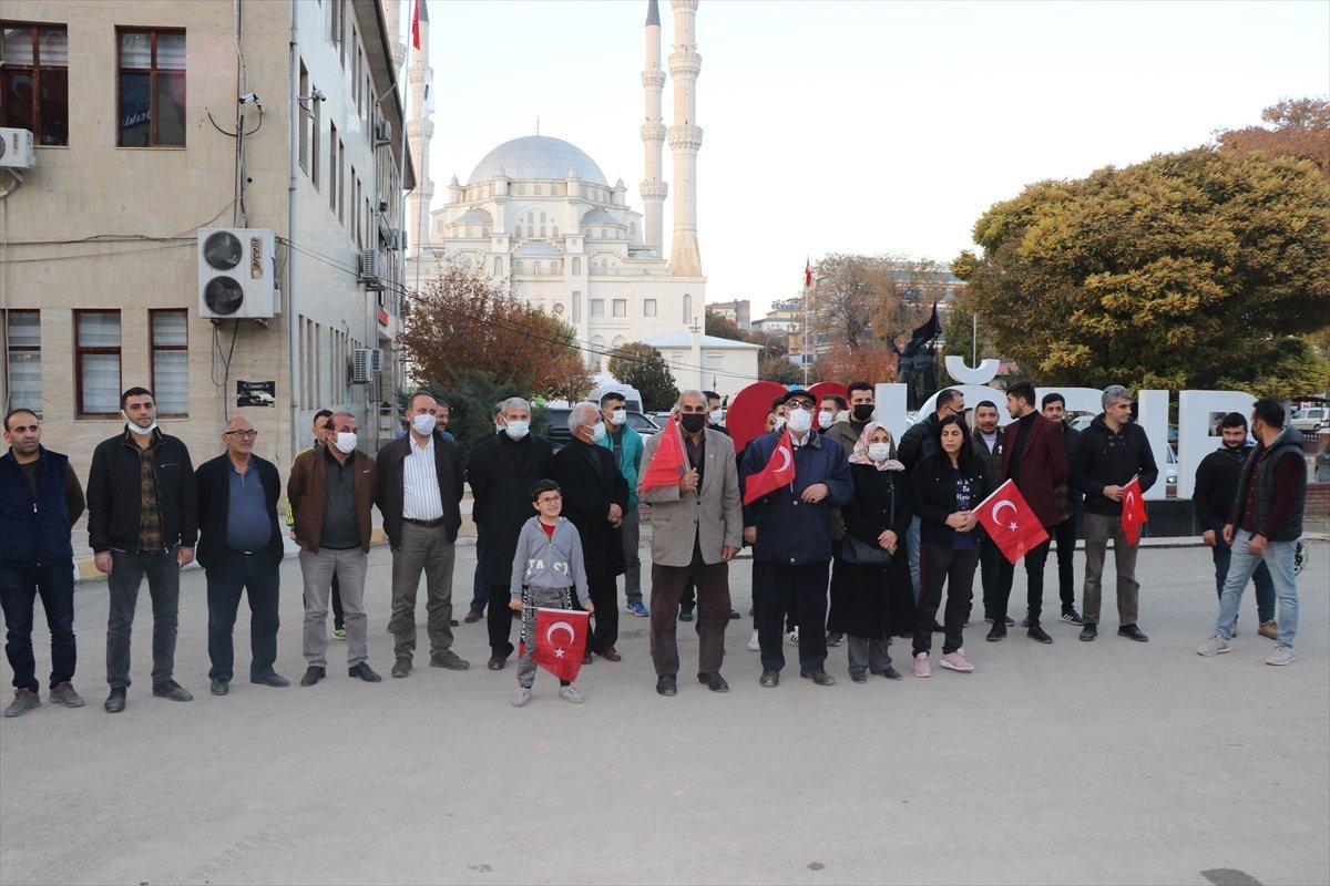 Şehit yakınları İyi Partili Lütfü Türkkan'ı protesto etti