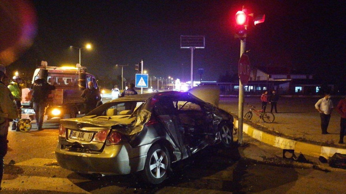 Bolu'da kazazedeyi hastaneye götüren ambulans kaza yaptı: 5 yaralı