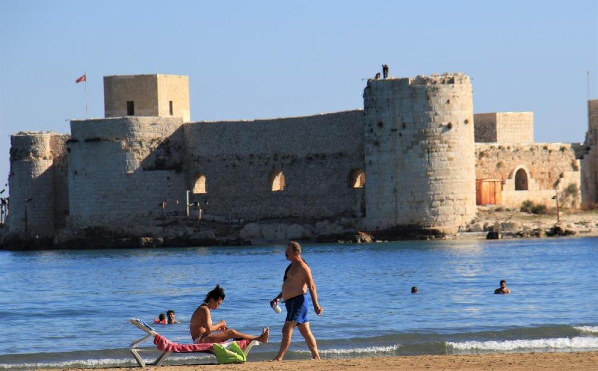 Mersinliler kasım ayında denizin keyfini çıkardı