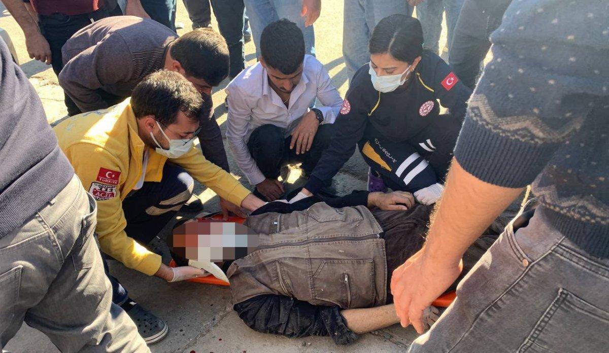 Şanlıurfa'da otomobil motosiklete çarptı