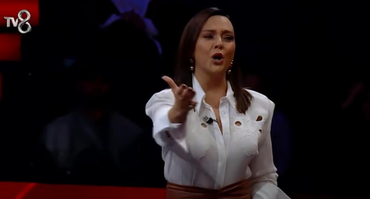 Ebru Gündeş'ten 'Deli Gibi Sevdim' şarkısı