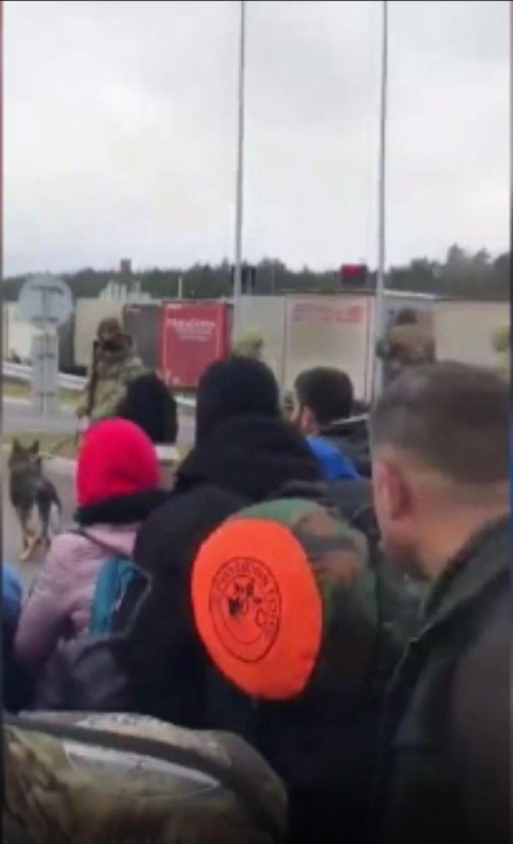 Belarus’ta çok sayıda düzensiz göçmen, Polonya sınırında