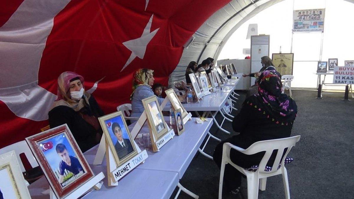 Evlat nöbetindeki anneler PKK'yı bitirmek için direniyor