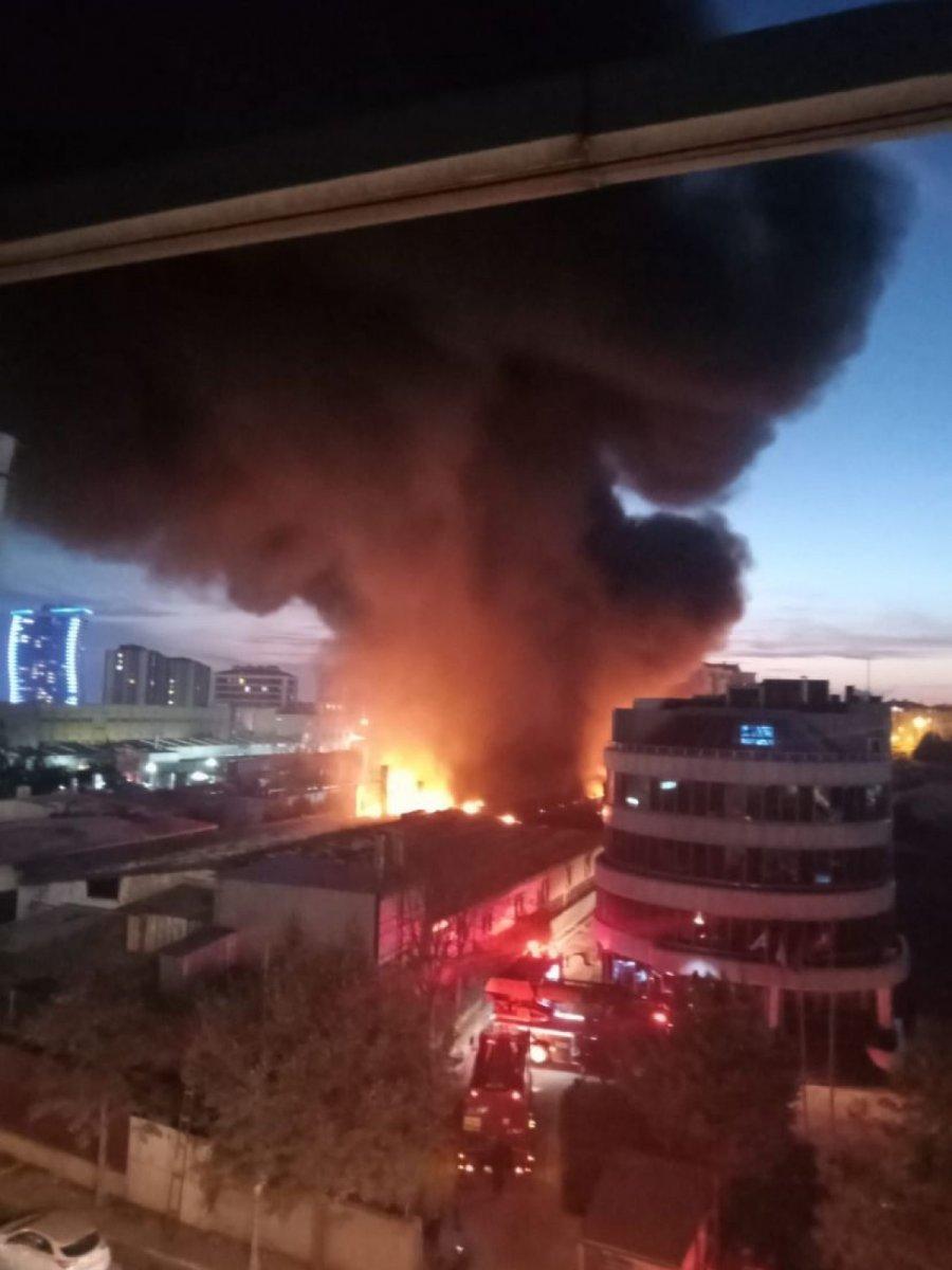 Avcılar’da iş yerinde yangın