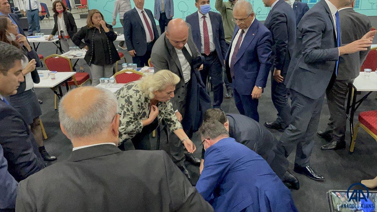 CHP'li Ali Haydar Kahraman İBB Meclisi'nde fenalaşarak yere düştü