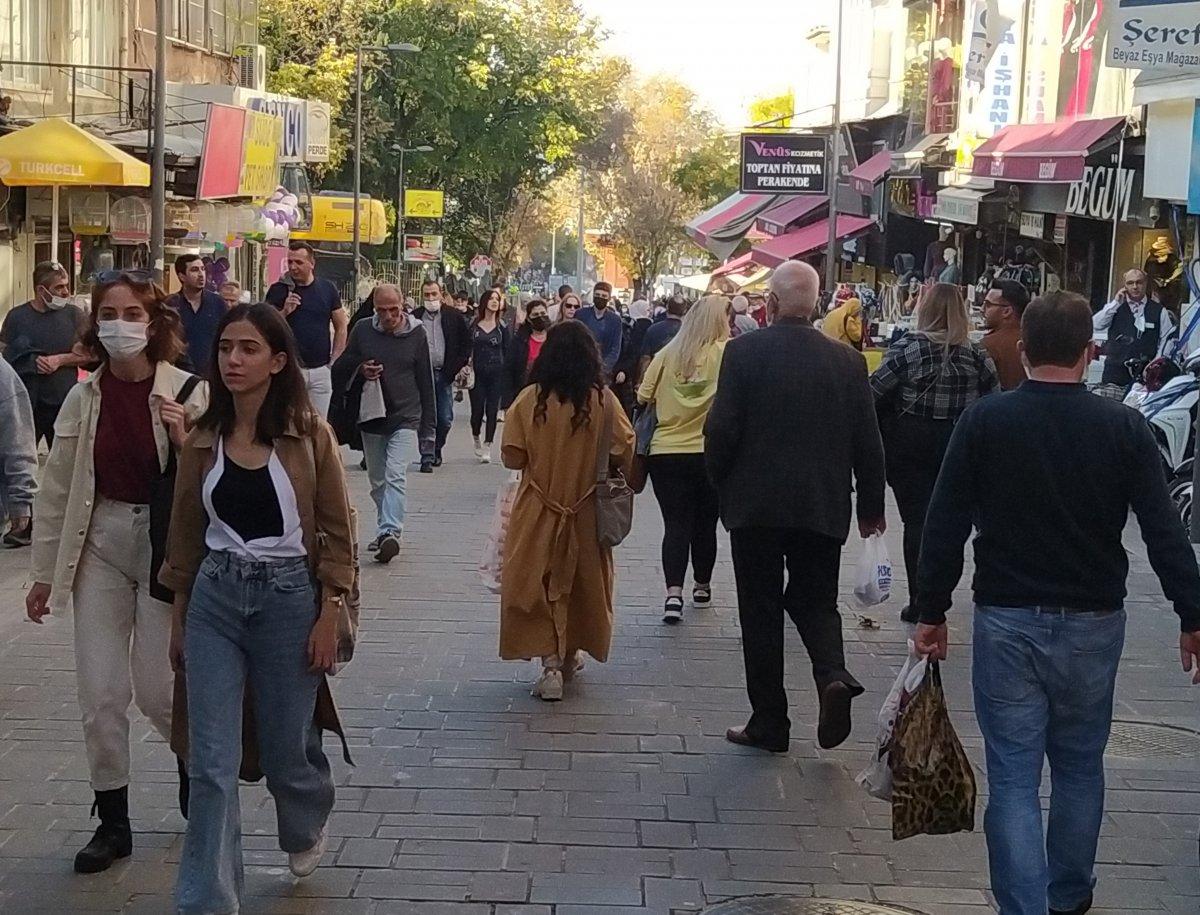 Bursa'daki pastırma sıcakları, emeklileri memnun etti