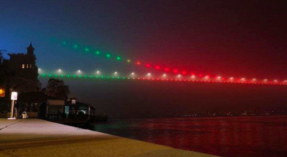 FSM Köprüsü, Azerbaycan bayrağı renklerine büründü