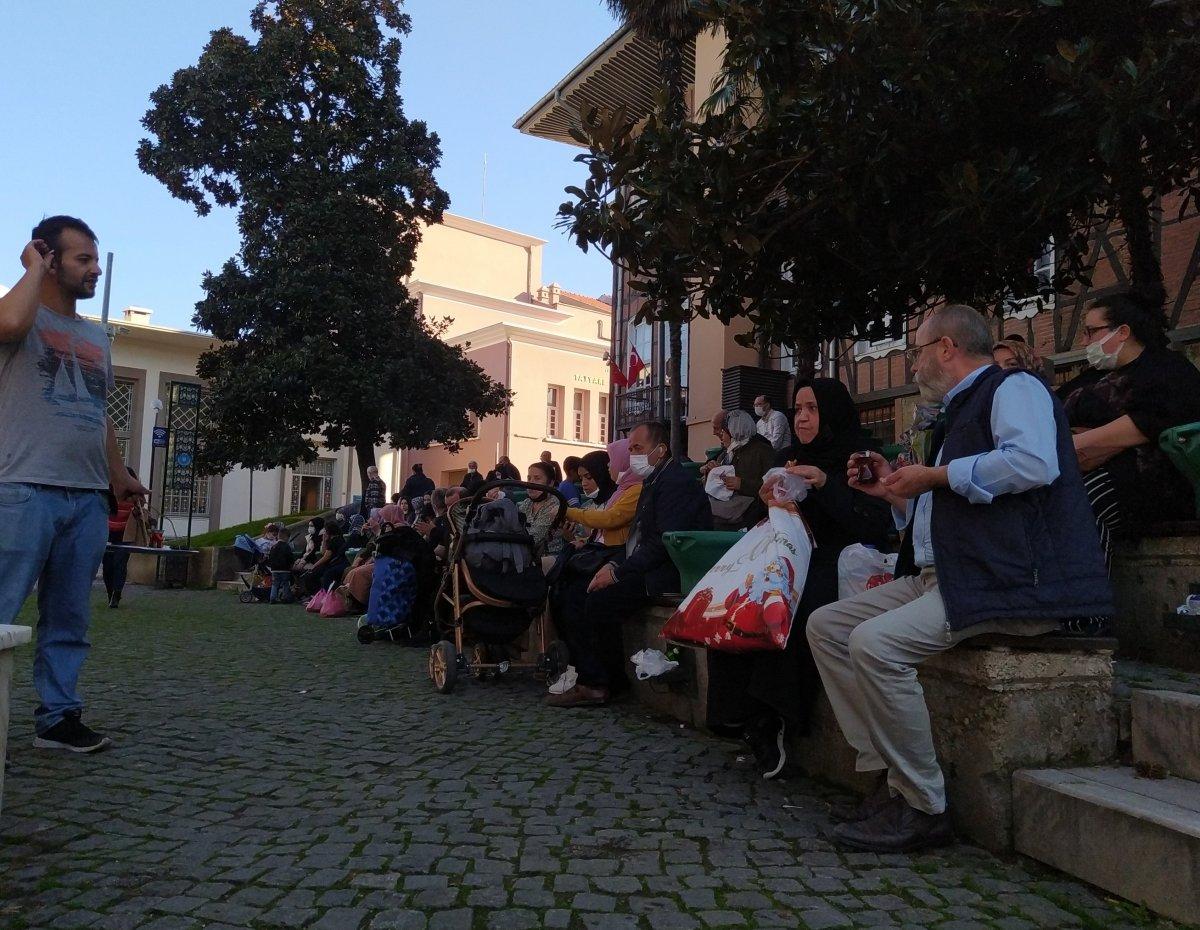 Bursa'daki pastırma sıcakları, emeklileri memnun etti