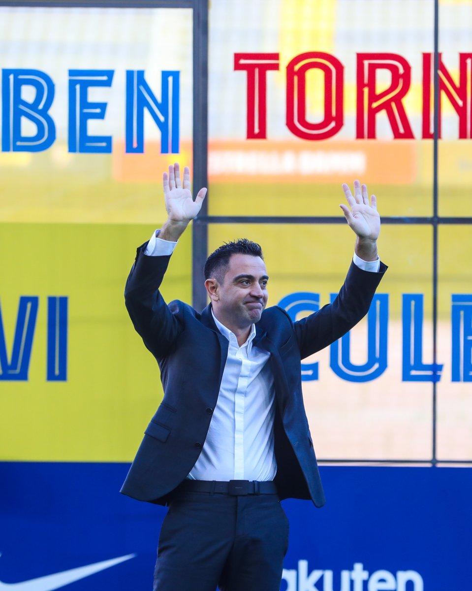 Barcelona, Xavi'ye imza töreni düzenledi