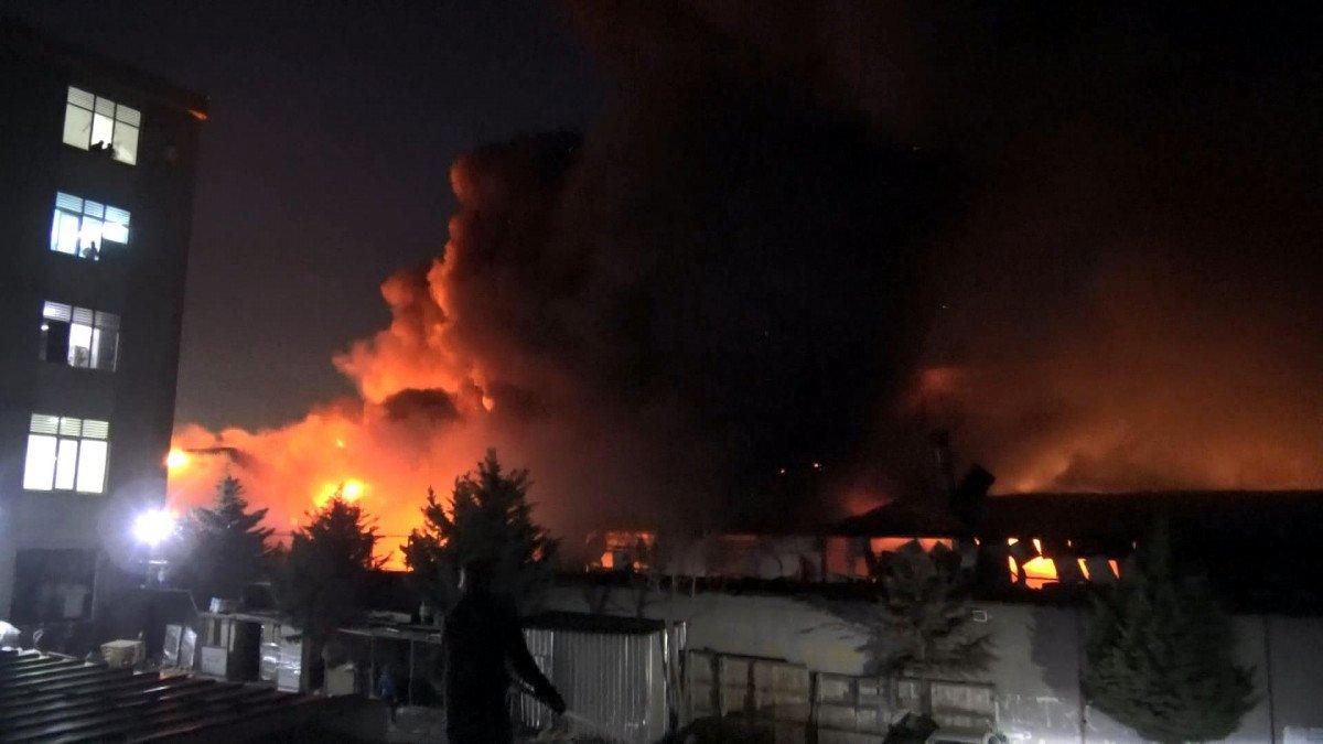 Avcılar’da iş yerinde yangın