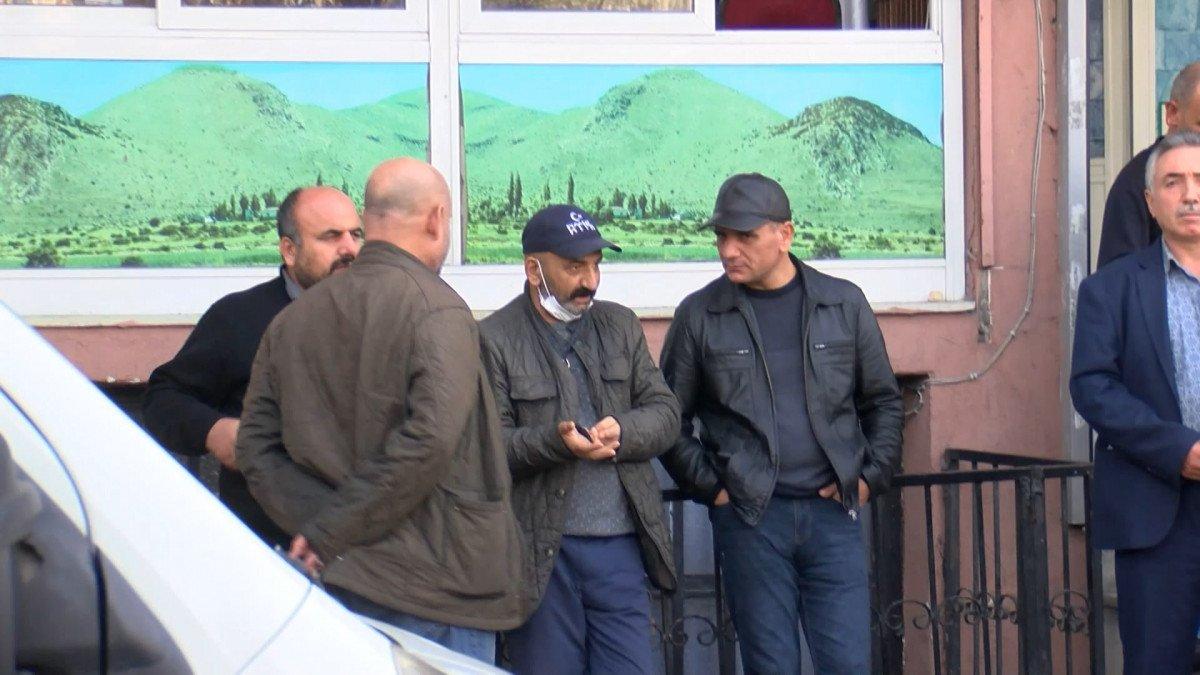 Esenler'de ölü bulunan şahsın yakınları, şüphelilerin serbest bırakılmasına tepki gösterdi