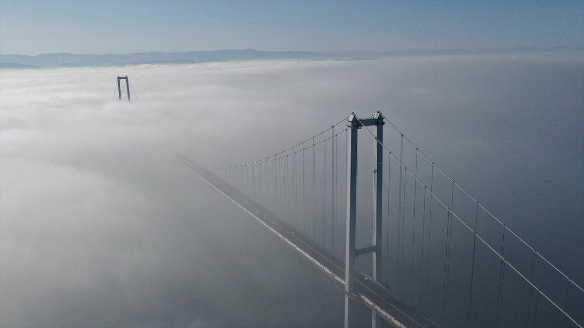 Osmangazi Köprüsü'nün sis içinde kaldığı anlar