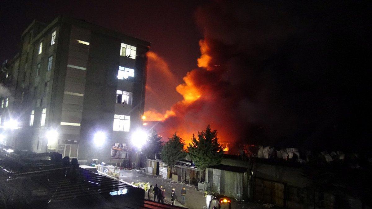 Avcılar’da iş yerinde yangın