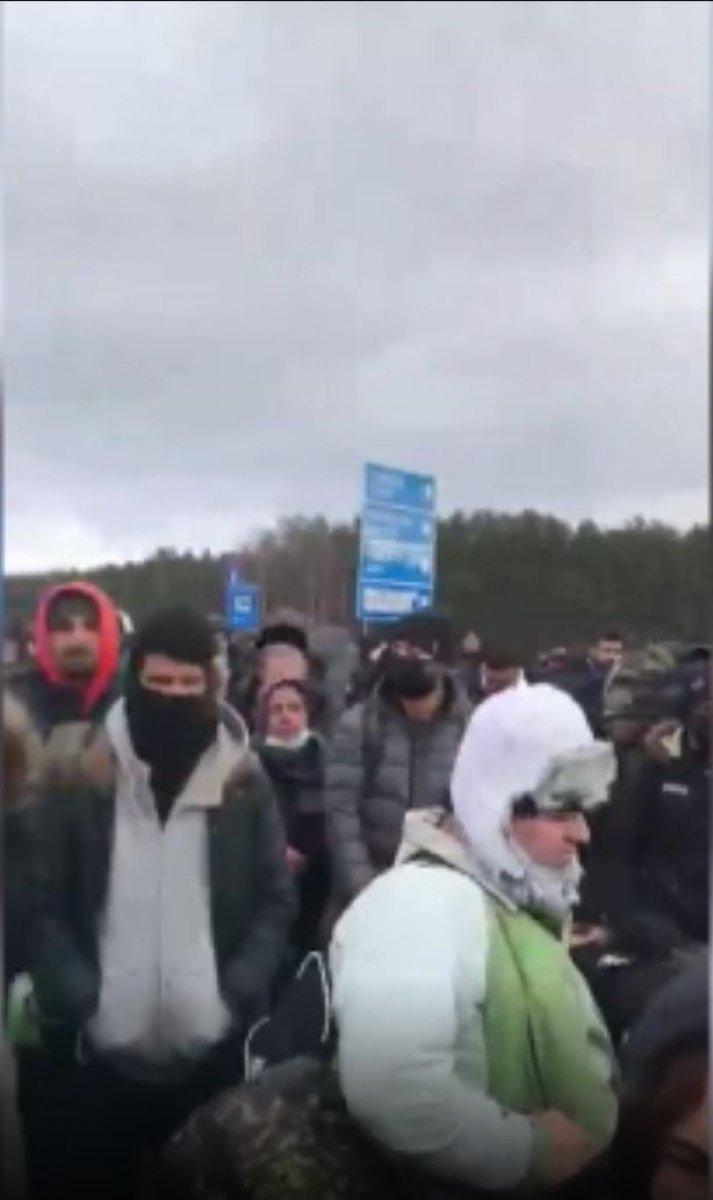 Belarus’ta çok sayıda düzensiz göçmen, Polonya sınırında