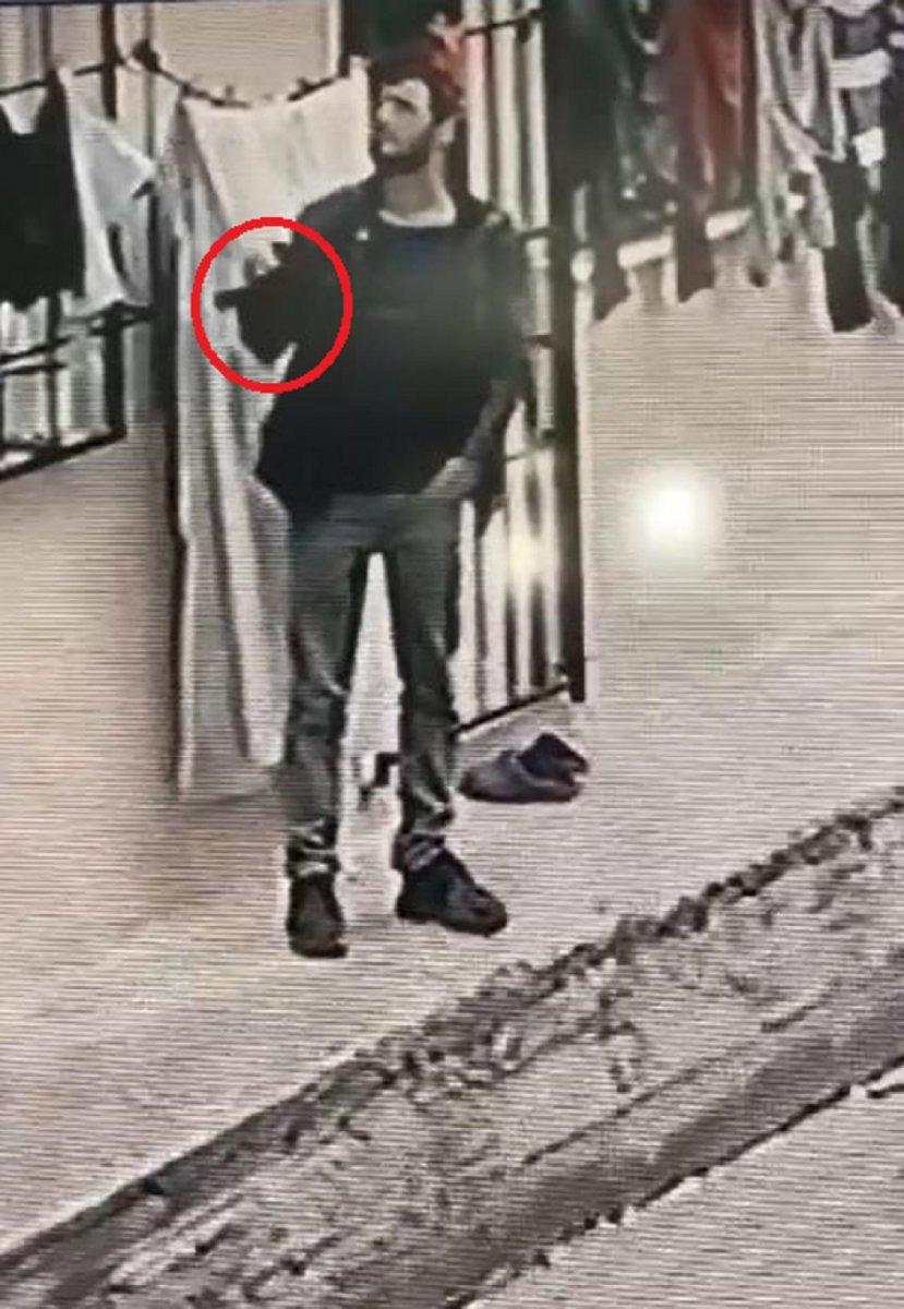 Bursa’da, kadın iç çamaşırlarını çalarken kameraya yakalandı