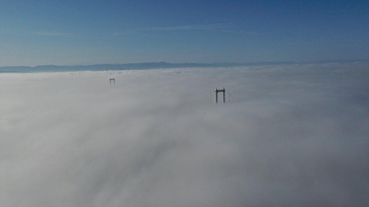 Osmangazi Köprüsü'nün sis içinde kaldığı anlar