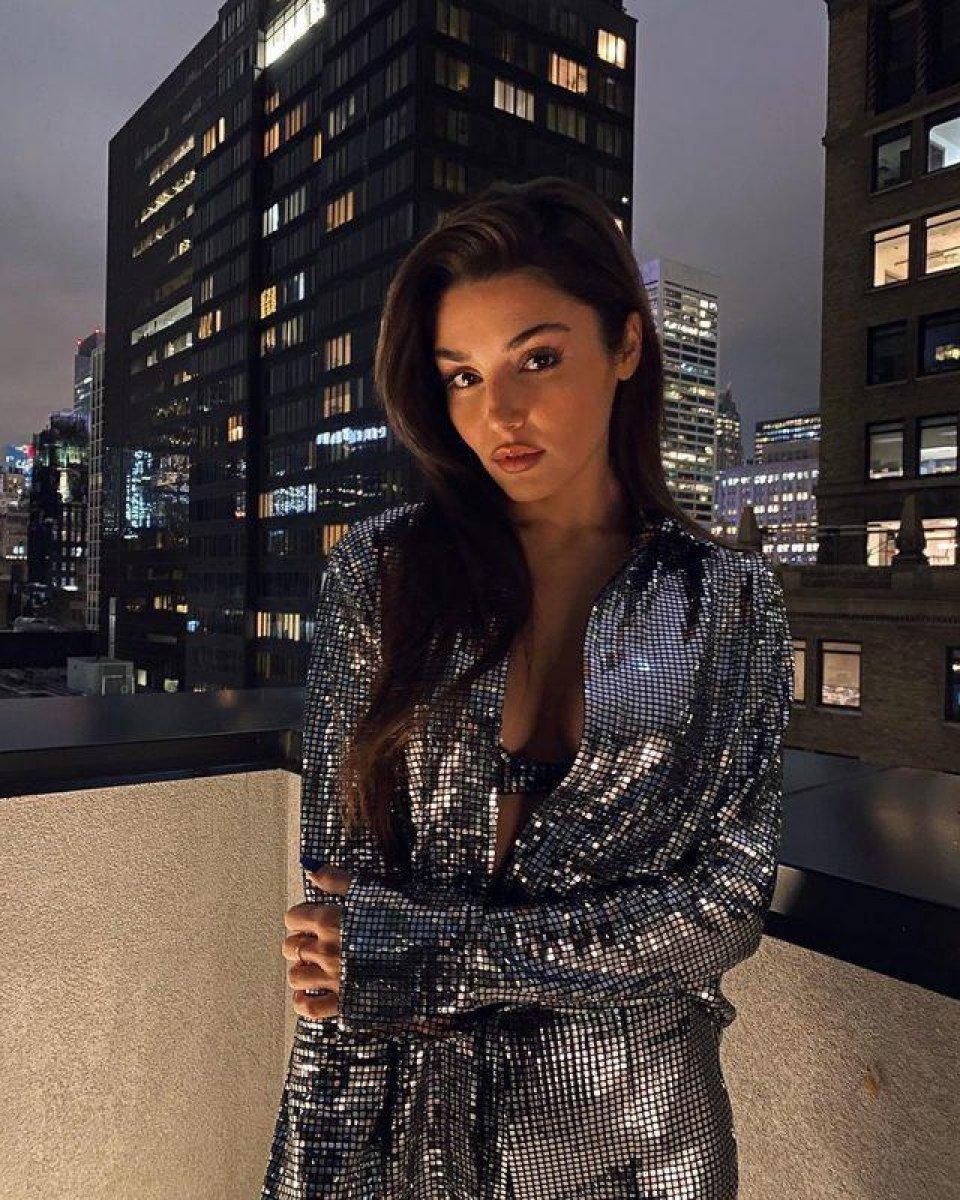 Hande Erçel ev halini paylaştı