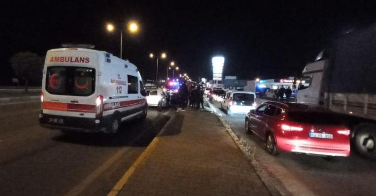 Balıkesir’de yolun karşısına geçmeye çalışan kadına çarptı