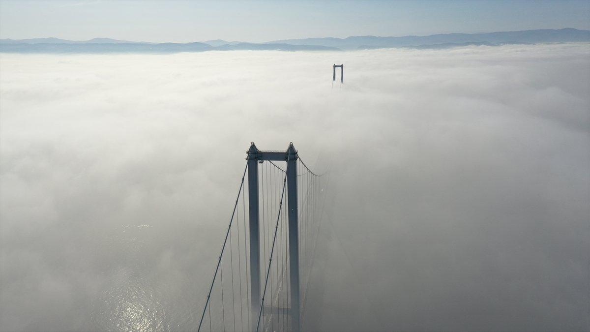 Osmangazi Köprüsü'nün sis içinde kaldığı anlar